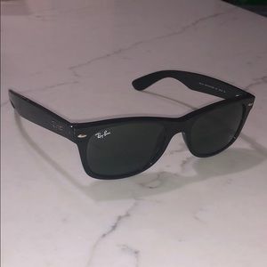 New wayfarer raybans